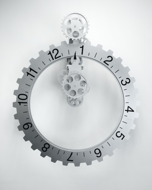 A clock with gears inside, symbolizing the concept of working hours, schedules, and the management of time in the workplace under the new labor laws.