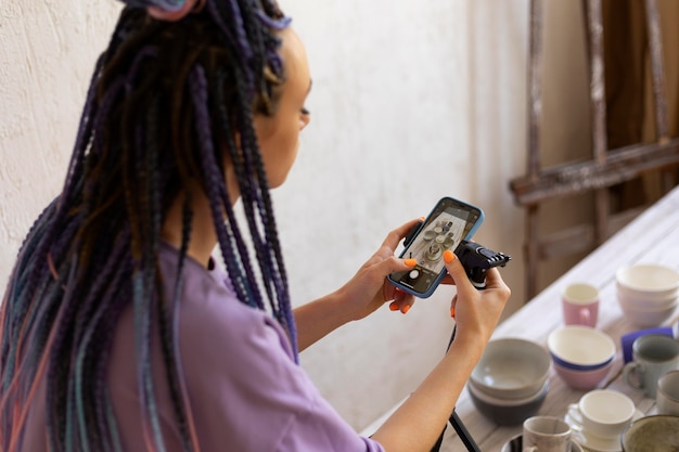 A virtual booth at an online craft fair showcasing the work of a Brazilian weaving collective, with links to their social media and online store.