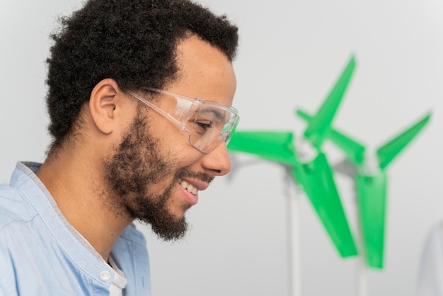 A collage showcasing various Brazilian scientists and entrepreneurs in tech, highlighting their contributions to different fields like AI, biotech, and renewable energy.