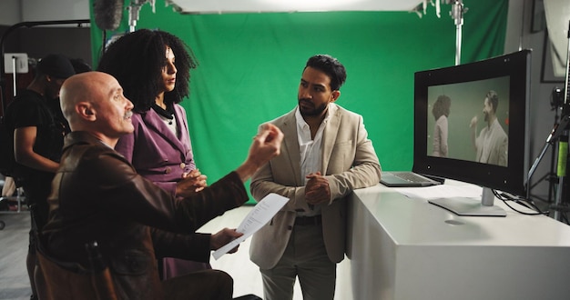 A wide shot of a panel discussion featuring three Brazilian digital influencers discussing social issues and online activism. The setting is a modern conference room with an engaged audience, and the panelists are using microphones and presenting slides on a projector screen. The overall tone is serious and thoughtful, highlighting the influencers' role in promoting important social causes.