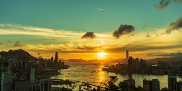 [Nome de Personalidade Brasileira]: Resiliência e Superação no Mercado Atual - Cover Image